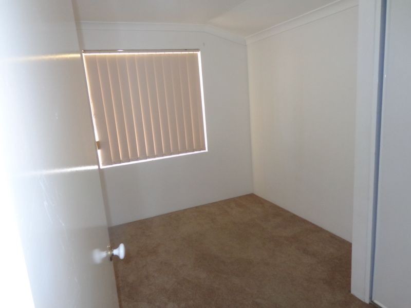 28 Floribunda Avenue, Halls Head WA 6210