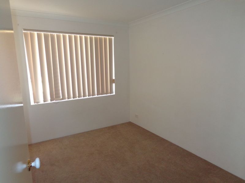 28 Floribunda Avenue, Halls Head WA 6210