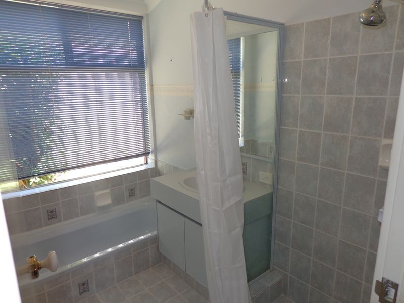 28 Floribunda Avenue, Halls Head WA 6210