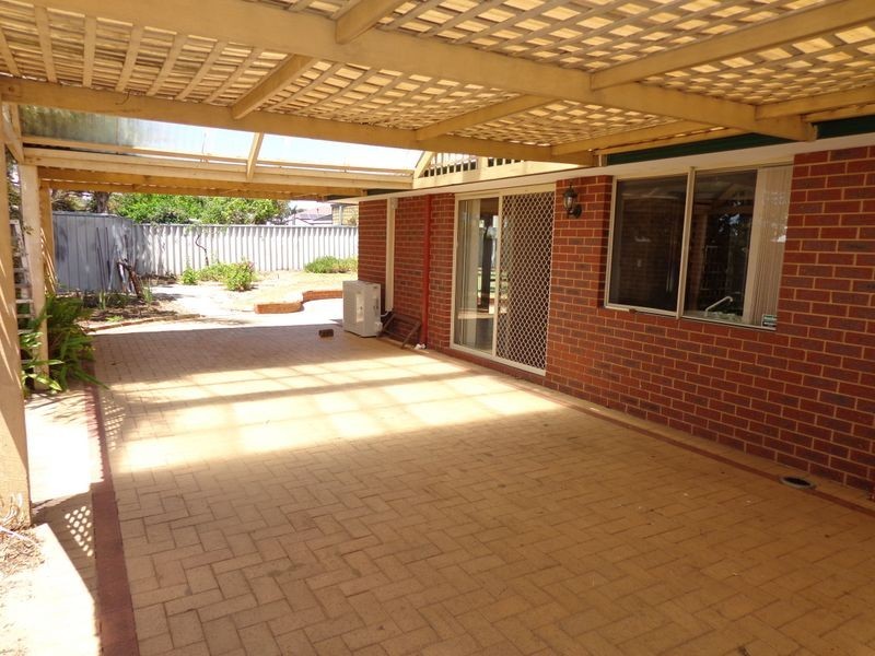 28 Floribunda Avenue, Halls Head WA 6210