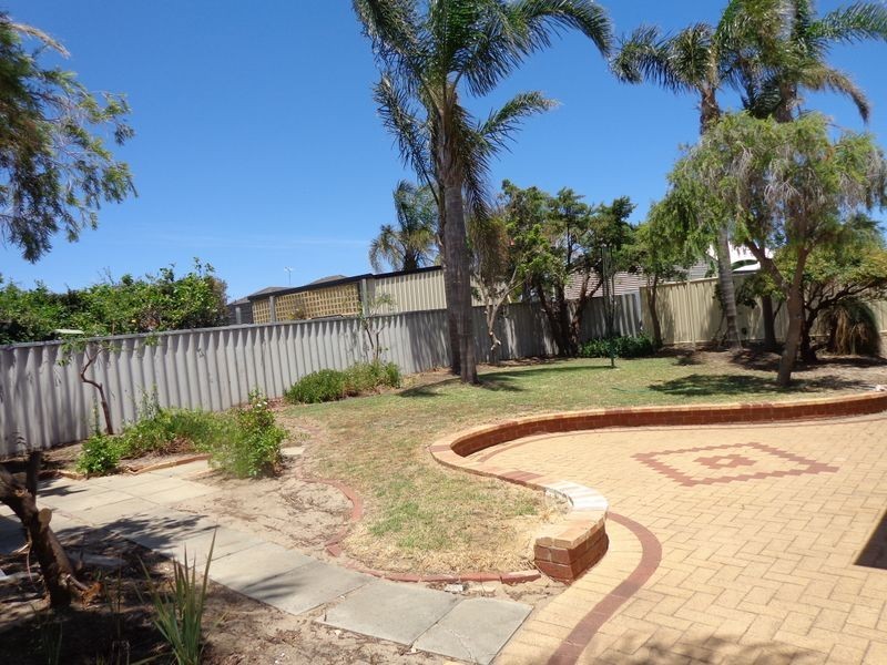 28 Floribunda Avenue, Halls Head WA 6210