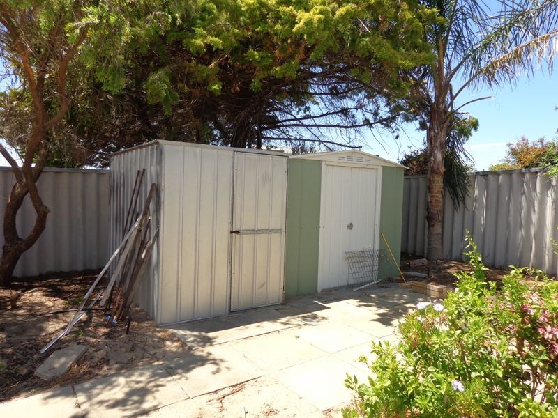 28 Floribunda Avenue, Halls Head WA 6210