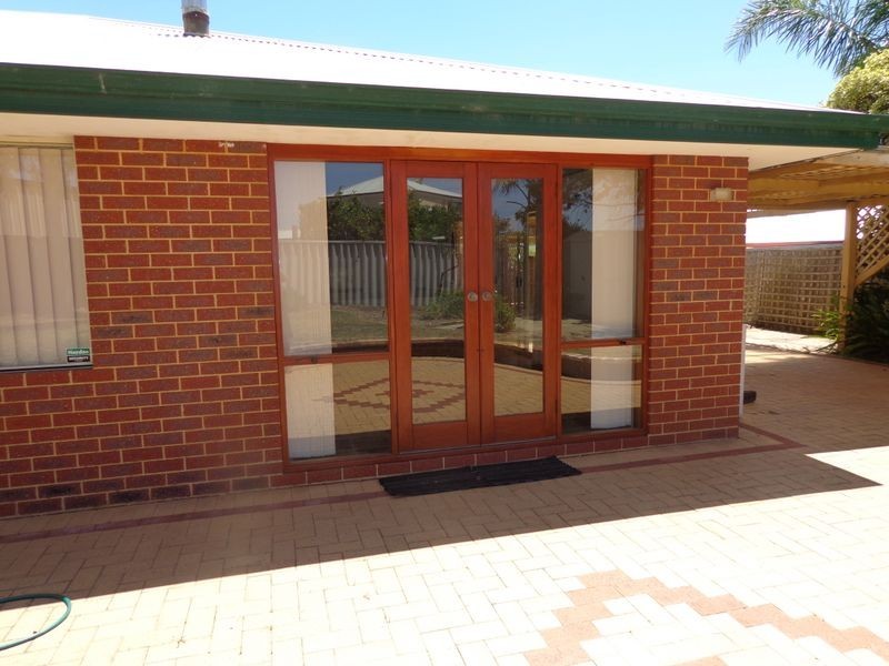 28 Floribunda Avenue, Halls Head WA 6210