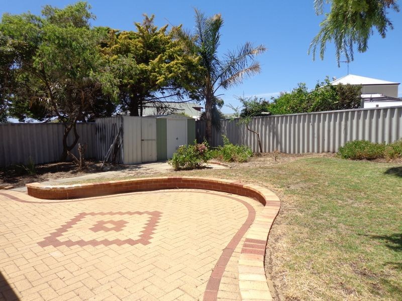 28 Floribunda Avenue, Halls Head WA 6210