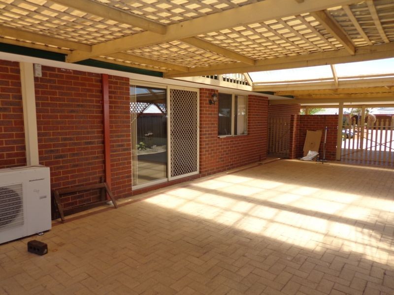28 Floribunda Avenue, Halls Head WA 6210