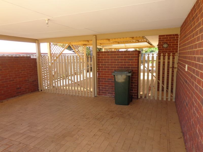 28 Floribunda Avenue, Halls Head WA 6210