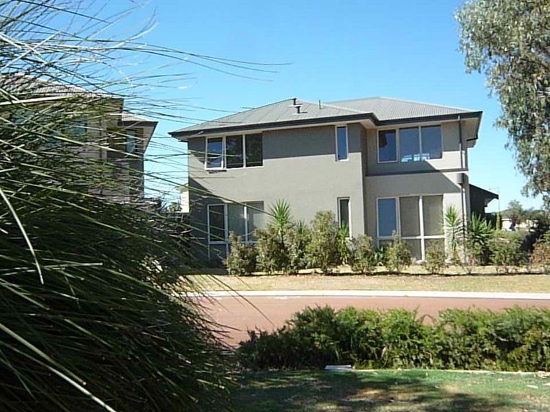 4 Tylney Loop, Meadow Springs WA 6210