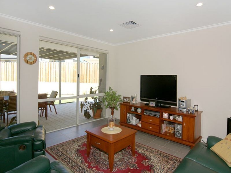 4 Tylney Loop, Meadow Springs WA 6210