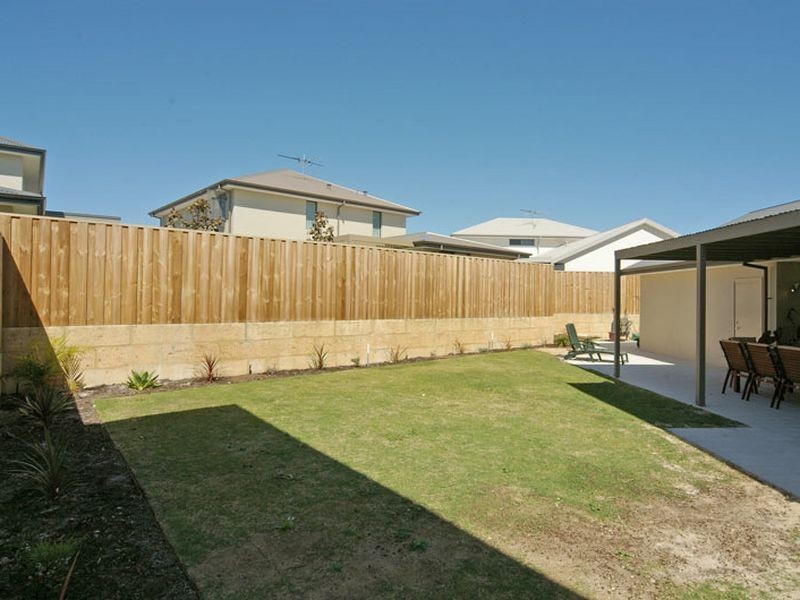 4 Tylney Loop, Meadow Springs WA 6210