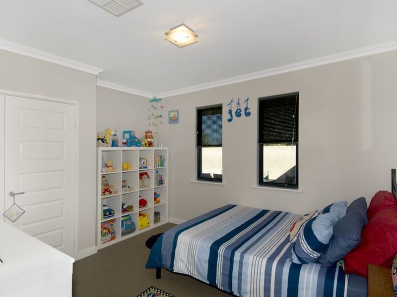 2 Chestnut Rise, Halls Head WA 6210