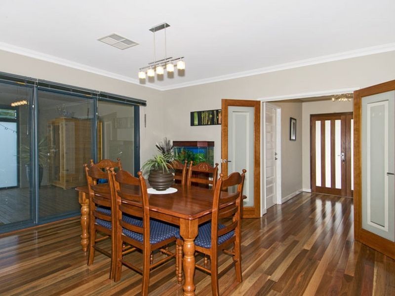 2 Chestnut Rise, Halls Head WA 6210