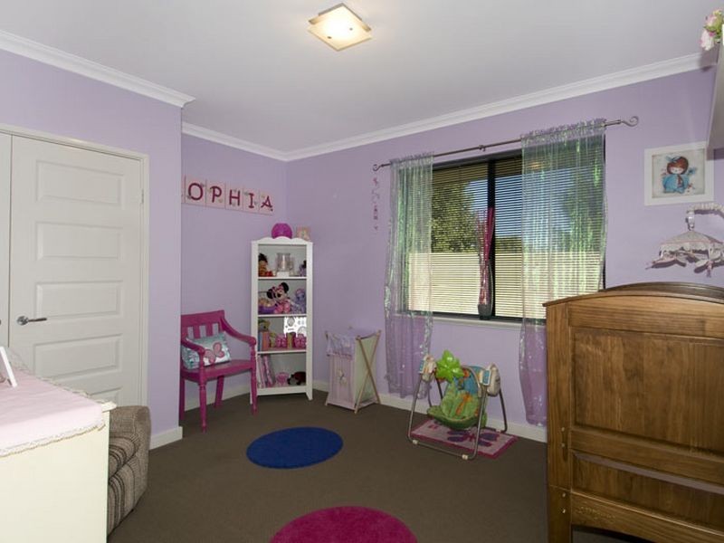 2 Chestnut Rise, Halls Head WA 6210