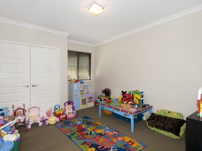 2 Chestnut Rise, Halls Head WA 6210
