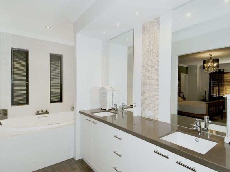 2 Chestnut Rise, Halls Head WA 6210