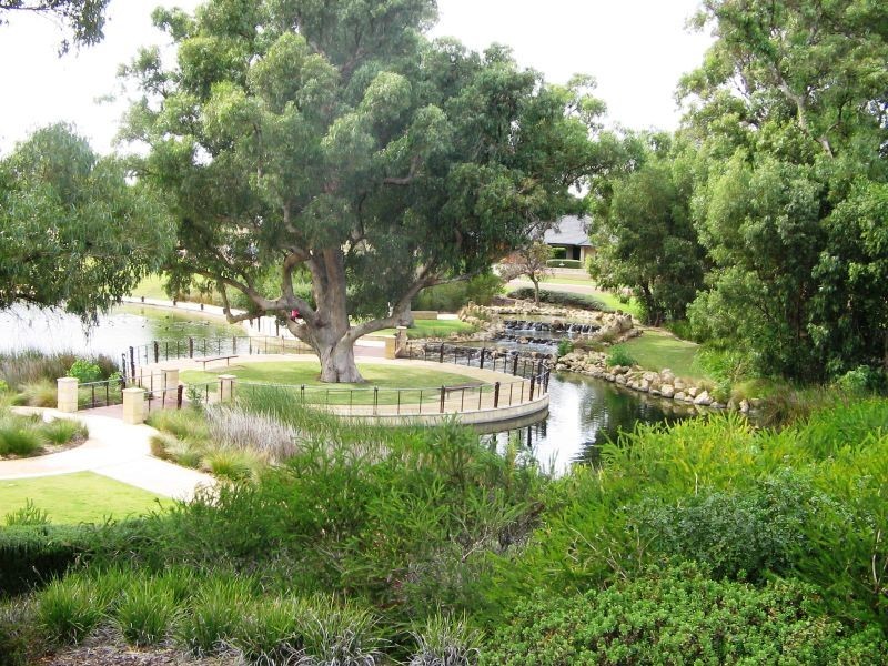 8 Brazier Way, Lakelands WA 6180