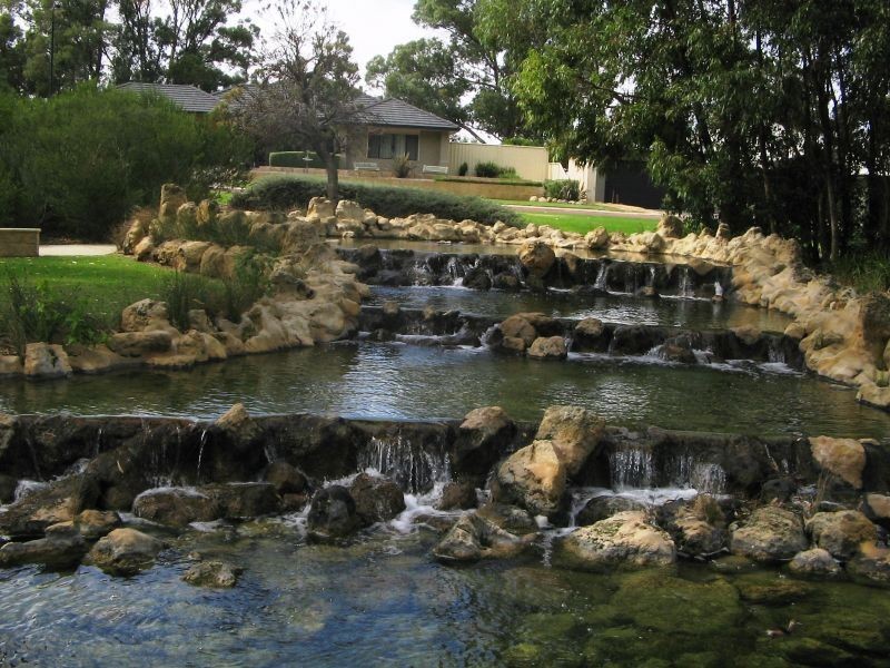 8 Brazier Way, Lakelands WA 6180