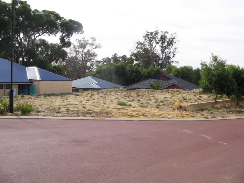 8 Brazier Way, Lakelands WA 6180