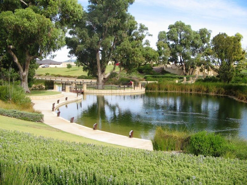 8 Brazier Way, Lakelands WA 6180