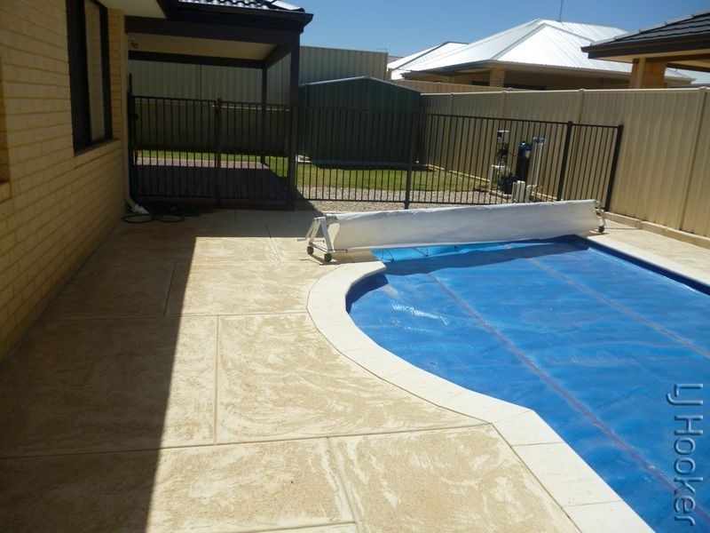 60 Catalina Drive, Lakelands WA 6180