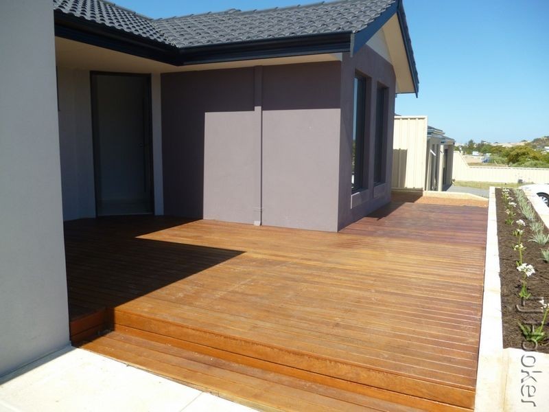 60 Catalina Drive, Lakelands WA 6180