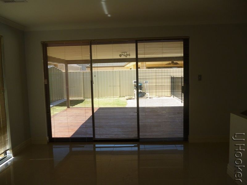 60 Catalina Drive, Lakelands WA 6180