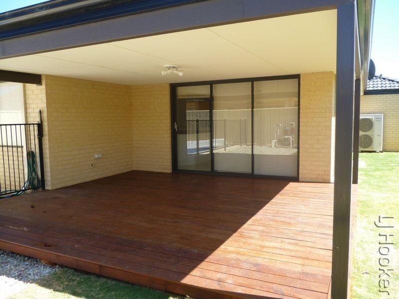 60 Catalina Drive, Lakelands WA 6180