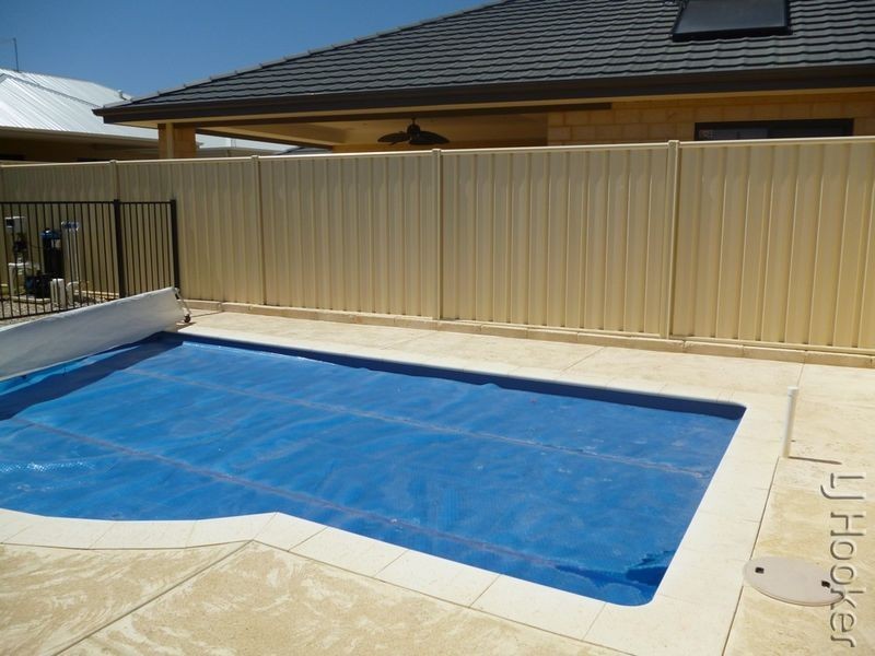 60 Catalina Drive, Lakelands WA 6180