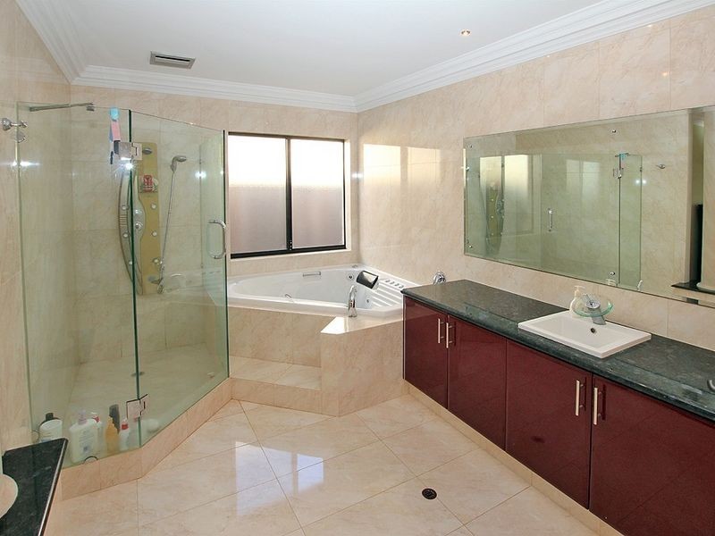 18 Drosera Turn, Halls Head WA 6210