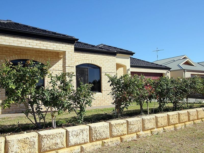 18 Drosera Turn, Halls Head WA 6210