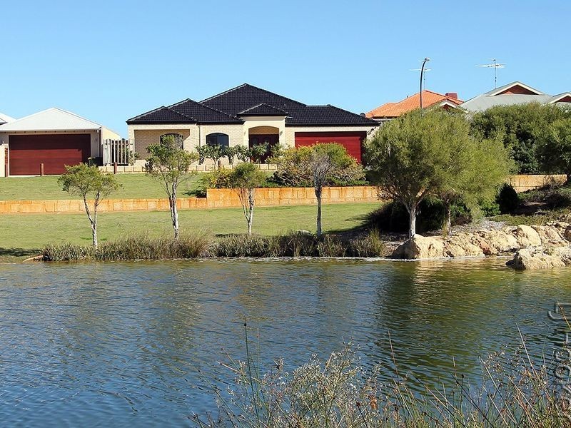 18 Drosera Turn, Halls Head WA 6210