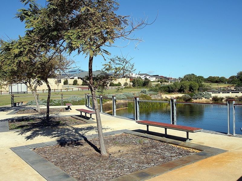 18 Drosera Turn, Halls Head WA 6210