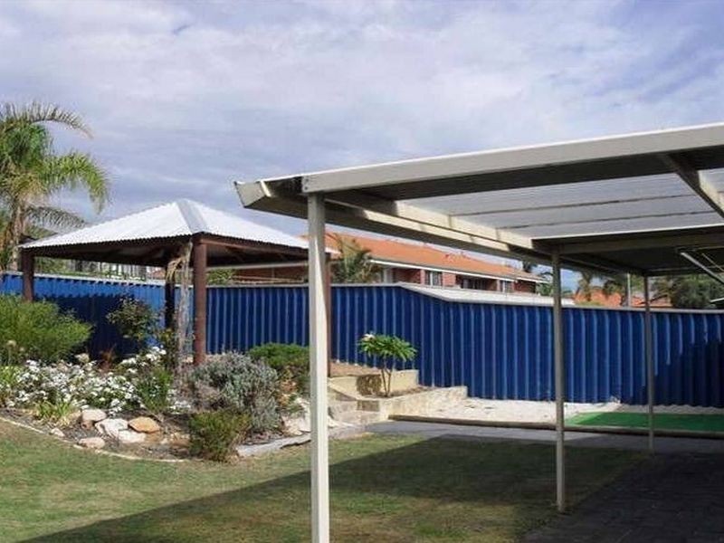 18 Kingfisher Drive, Halls Head WA 6210