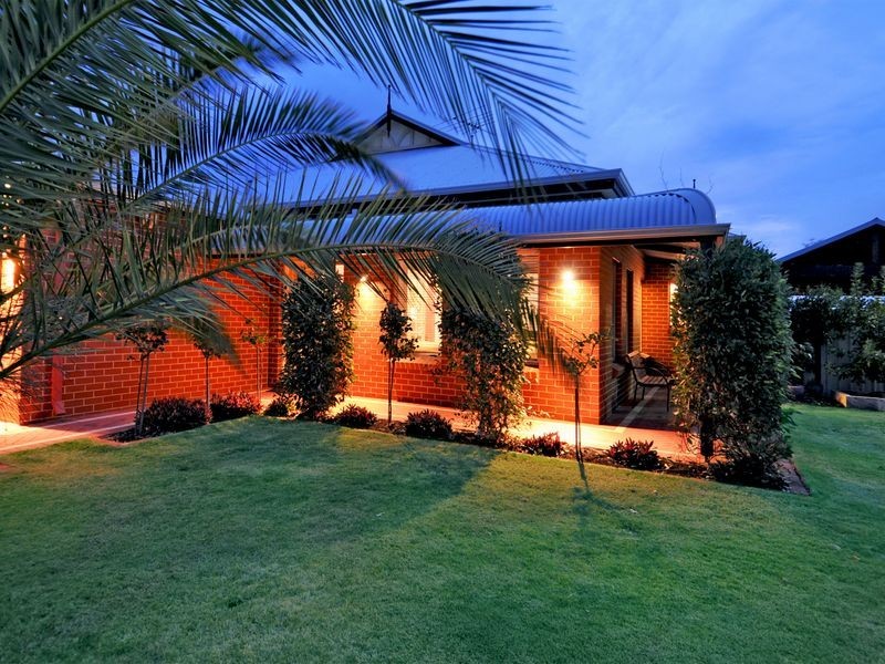 44 Grandmere Parade, Meadow Springs WA 6210