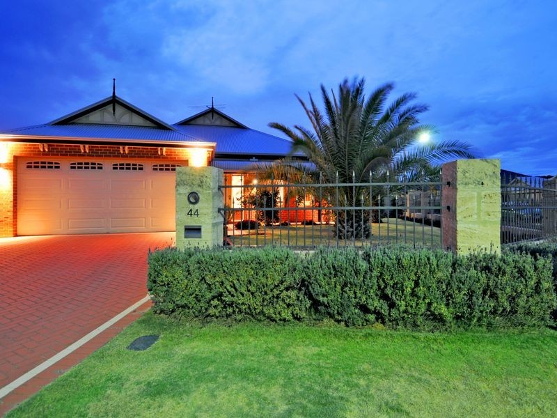 44 Grandmere Parade, Meadow Springs WA 6210