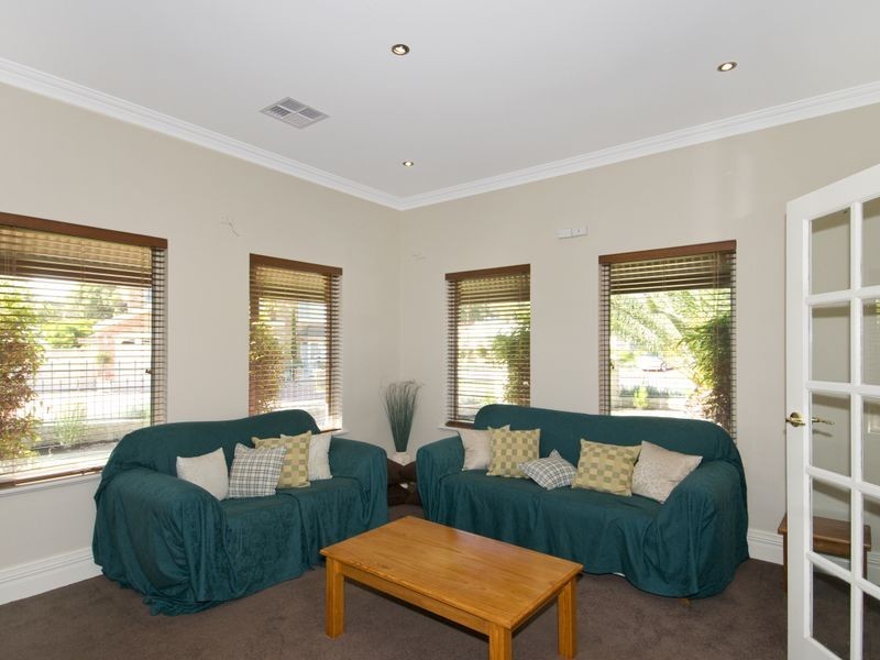 44 Grandmere Parade, Meadow Springs WA 6210