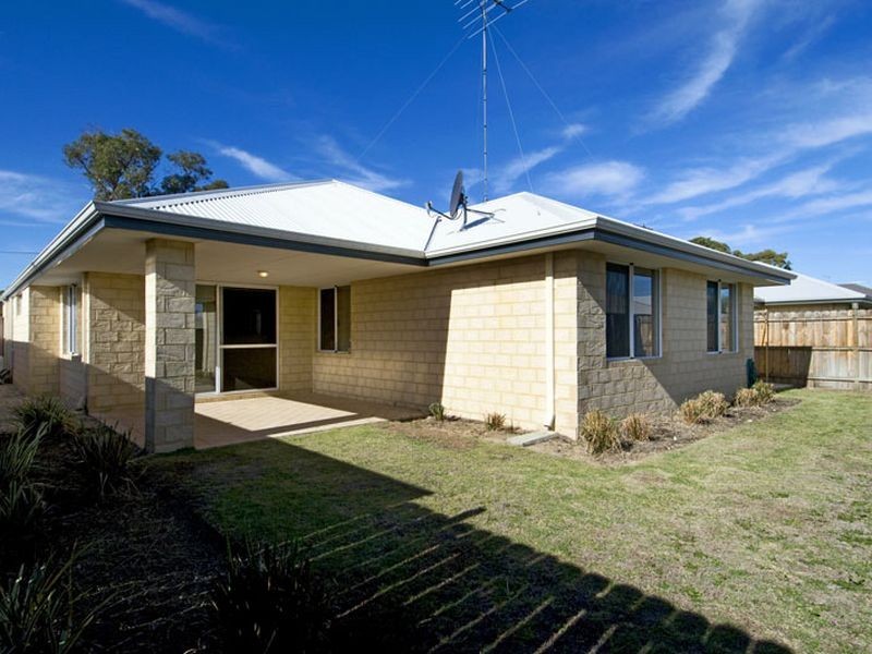 28 Wanjeep Street, Coodanup WA 6210