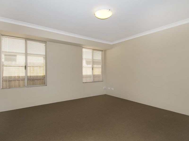 28 Wanjeep Street, Coodanup WA 6210