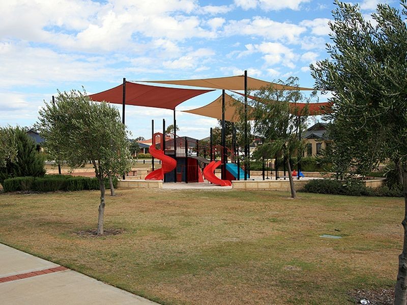 7 Lea Wynd, Lakelands WA 6180