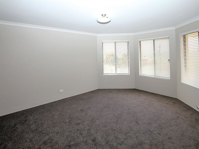4 Frigate Way, Wannanup WA 6210