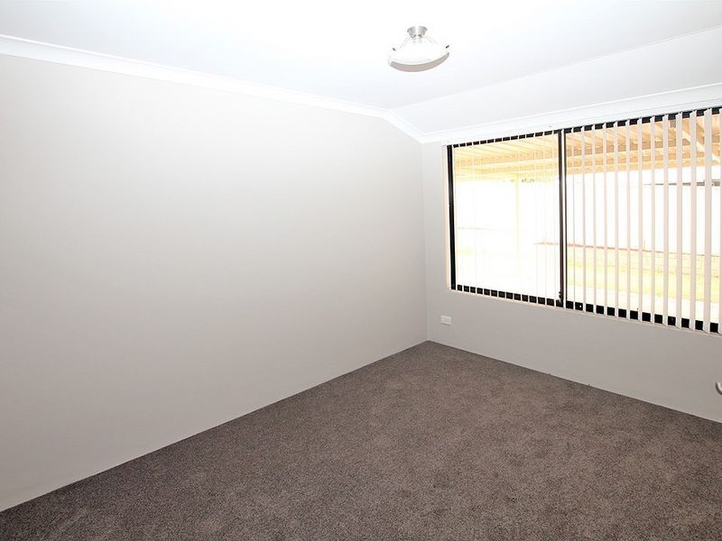 4 Frigate Way, Wannanup WA 6210