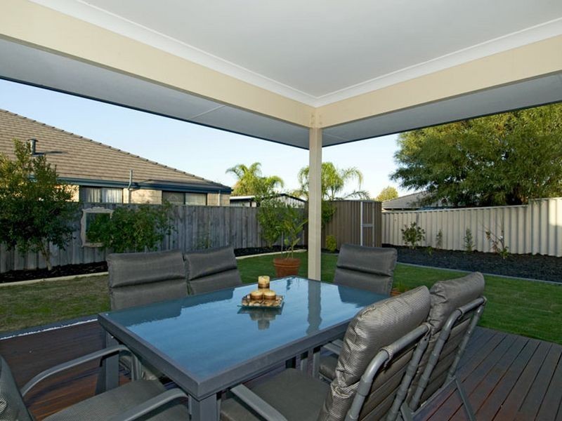 29 Bookleaf Loop, Halls Head WA 6210