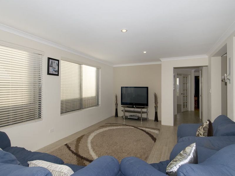 29 Bookleaf Loop, Halls Head WA 6210