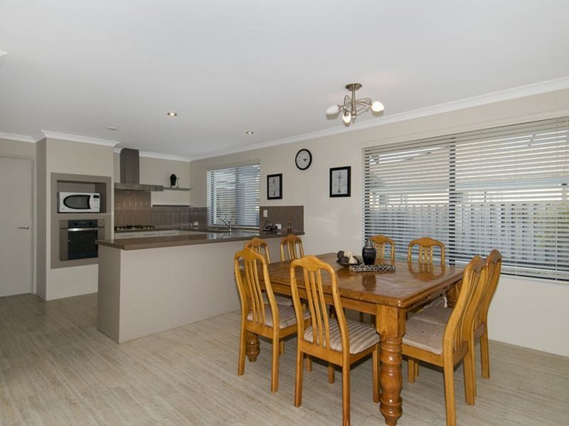 29 Bookleaf Loop, Halls Head WA 6210