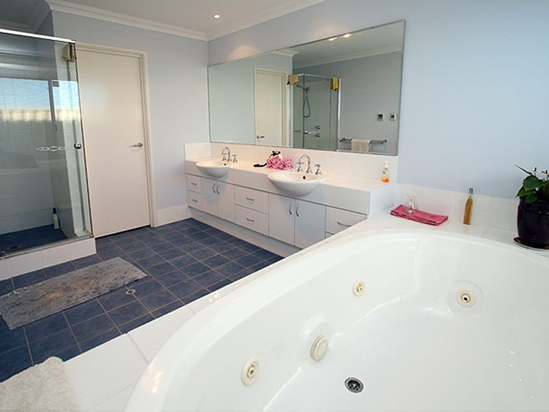 10 George Hibbert Road, Madora Bay WA 6210