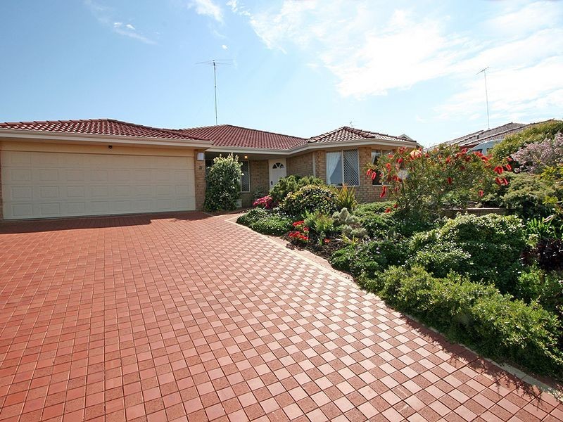 71 Casuarina Drive, Halls Head WA 6210