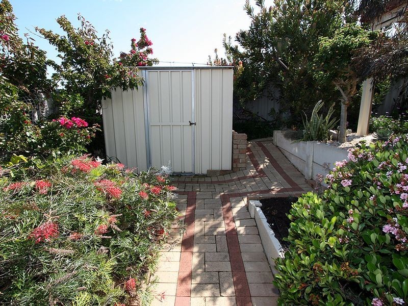 71 Casuarina Drive, Halls Head WA 6210