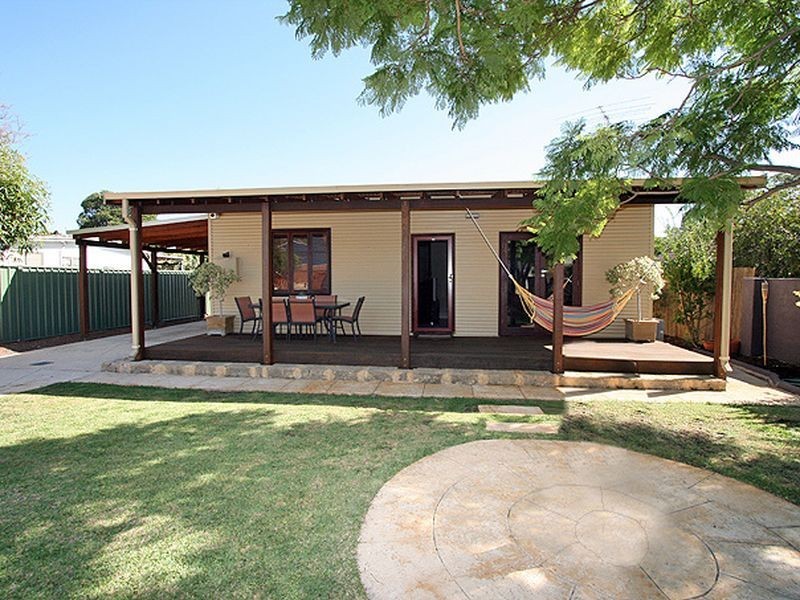 8a Roy Road, Coodanup WA 6210