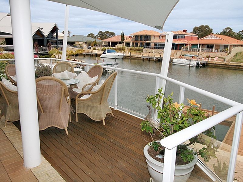 9 Aztec Island Retreat, Halls Head WA 6210