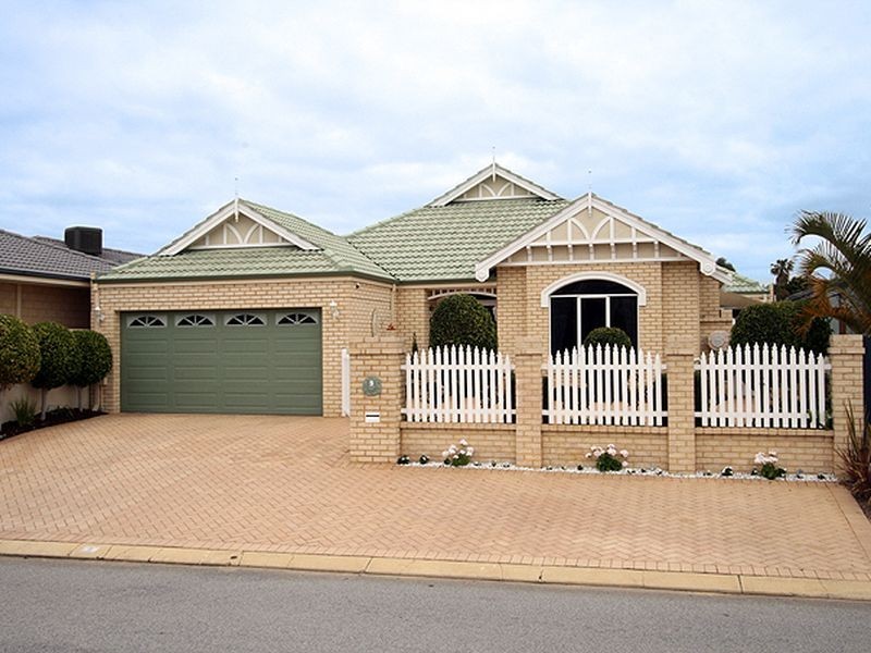 9 Aztec Island Retreat, Halls Head WA 6210
