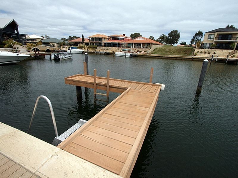 9 Aztec Island Retreat, Halls Head WA 6210
